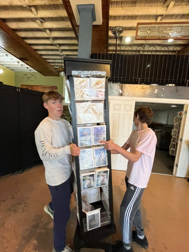 MrWolksClass's tweet image. The @CcaGtc Edge students took a break from their studies to assist the #Elkhorn Chamber of Commerce move items in preparation for new floors!

Many hands make light work.

#community #Volunteering #WalworthCounty #Wisconsin