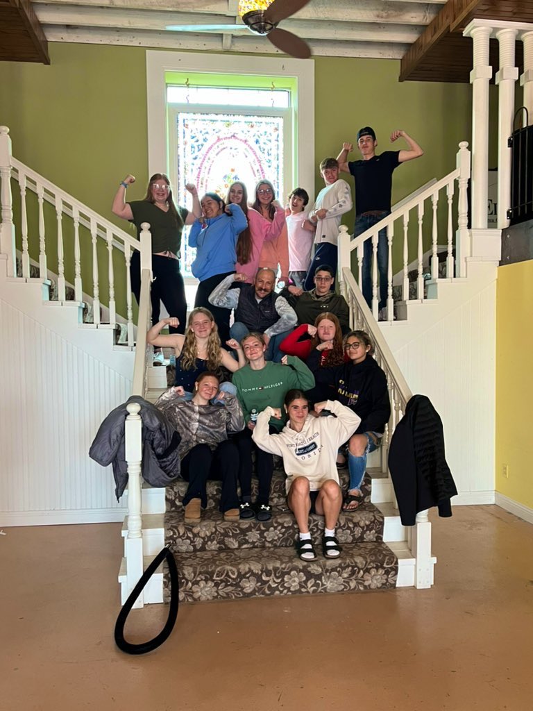 MrWolksClass's tweet image. The @CcaGtc Edge students took a break from their studies to assist the #Elkhorn Chamber of Commerce move items in preparation for new floors!

Many hands make light work.

#community #Volunteering #WalworthCounty #Wisconsin