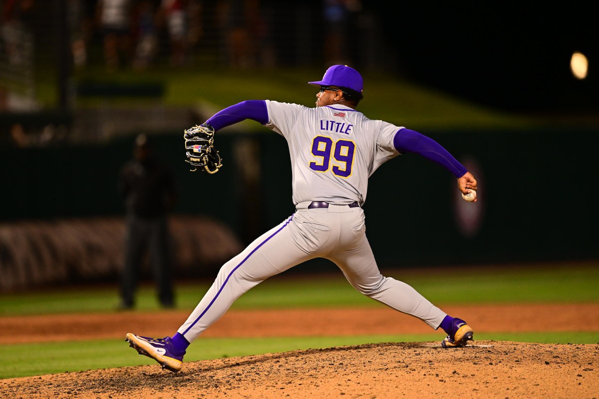 Mid 7 | Christian heads back out to the mound for the bottom half LSU - 5 BAMA - 3