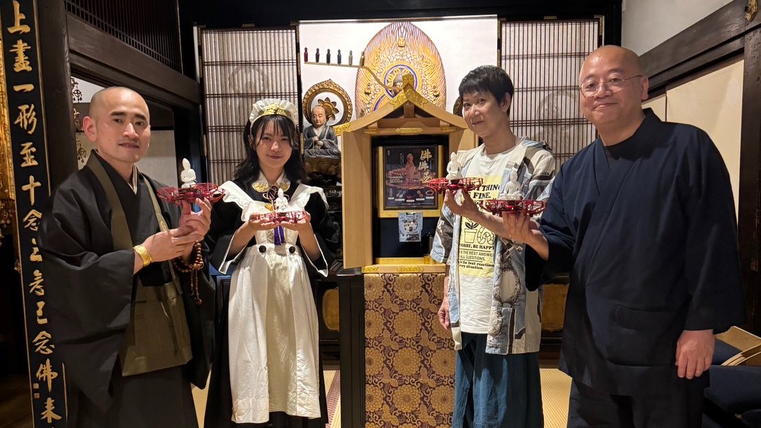 手塚とおるさんを、仏師・三浦耀山さん（@biwazo）と、新メイドむーたんとおもてなし。

「風通しのいいお寺だ」なんて言ってくださいました。感激しました🥹ありがとうございました🙏