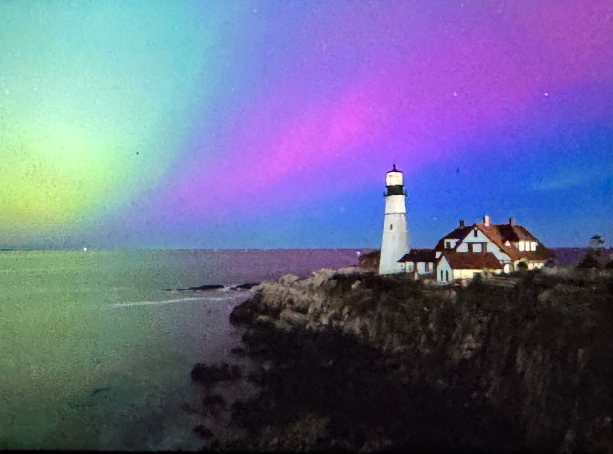 Currently in Portland, #Maine. I’m facing southeast! #aurora #Auroraborealis #NorthernLights