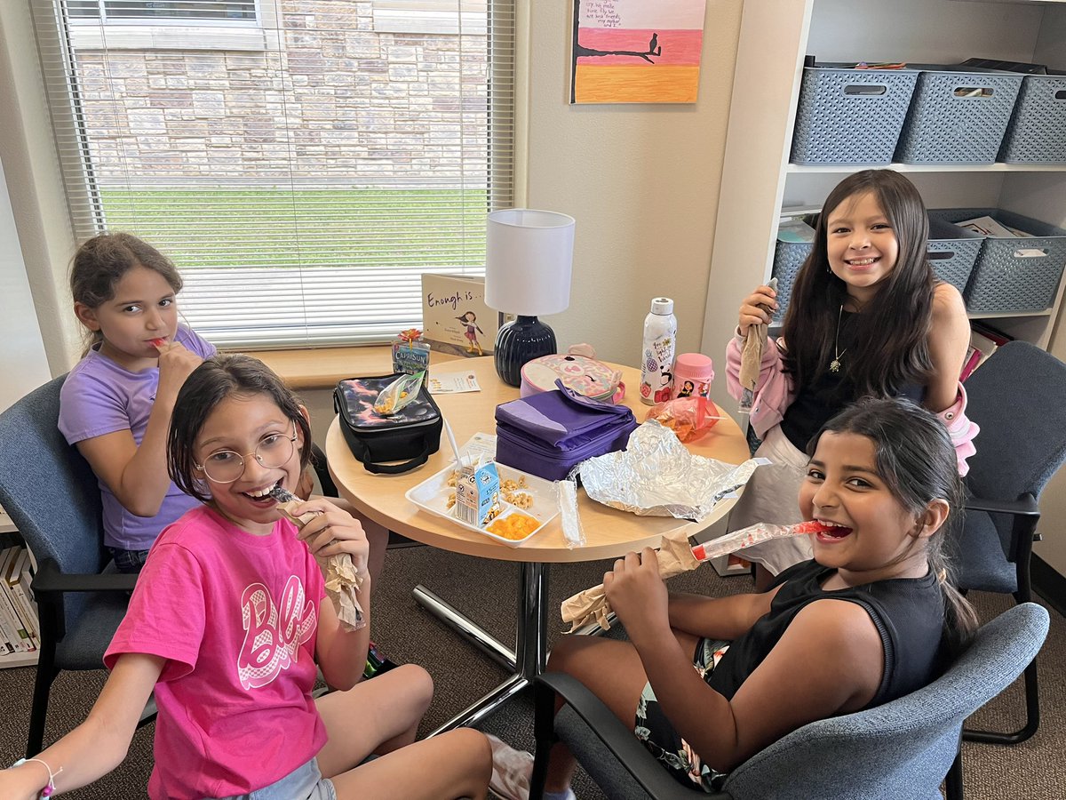 PCollierLISD's tweet photo. Lunch with the Principal #LeadReed https://t.co/IrMeDJvtP9