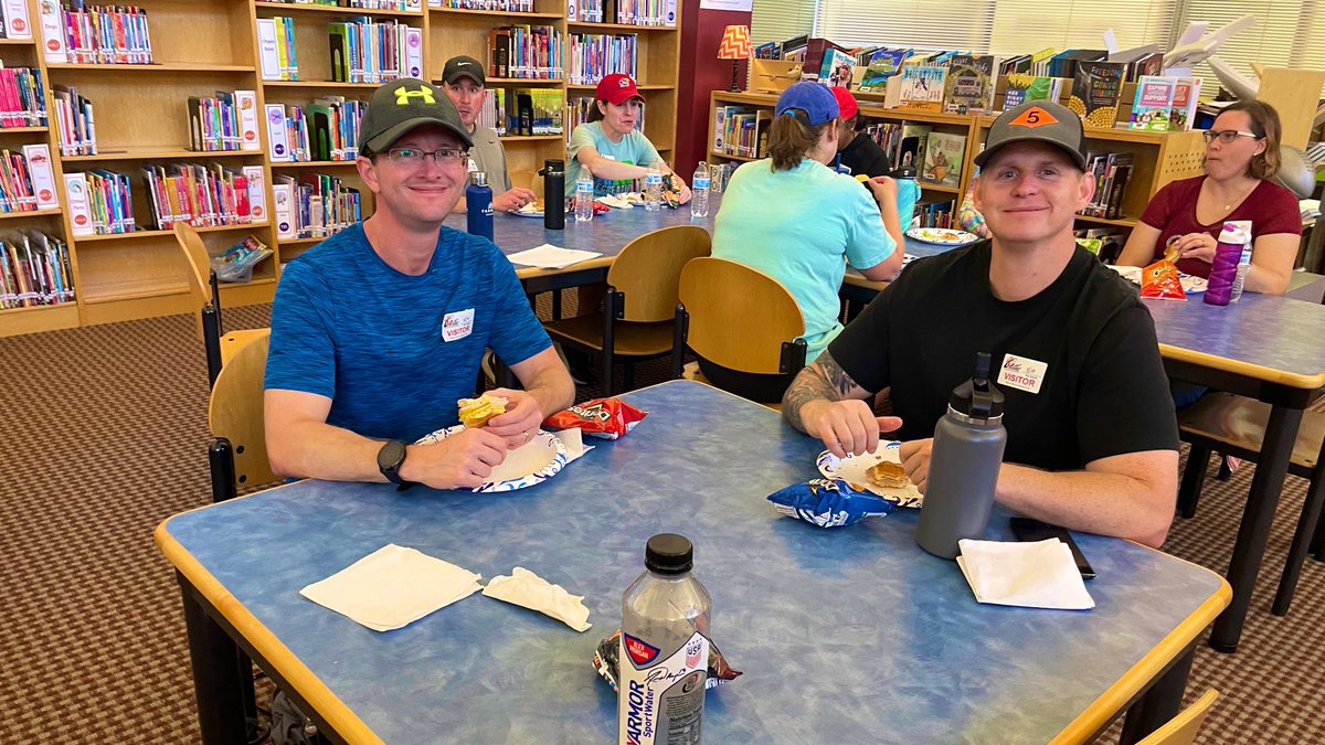 MadisonPlaceK5's tweet photo. Our amazing community volunteers! ๐๐ผ๐๐ผ๐๐ผ๐๐ผ๐๐ผThese are just a portion of the volunteers who helped make #MDFieldDay24 a success. #OPSFowardTogether @Phys_EDucate #MDFieldDay https://t.co/SE5RH6fvGU