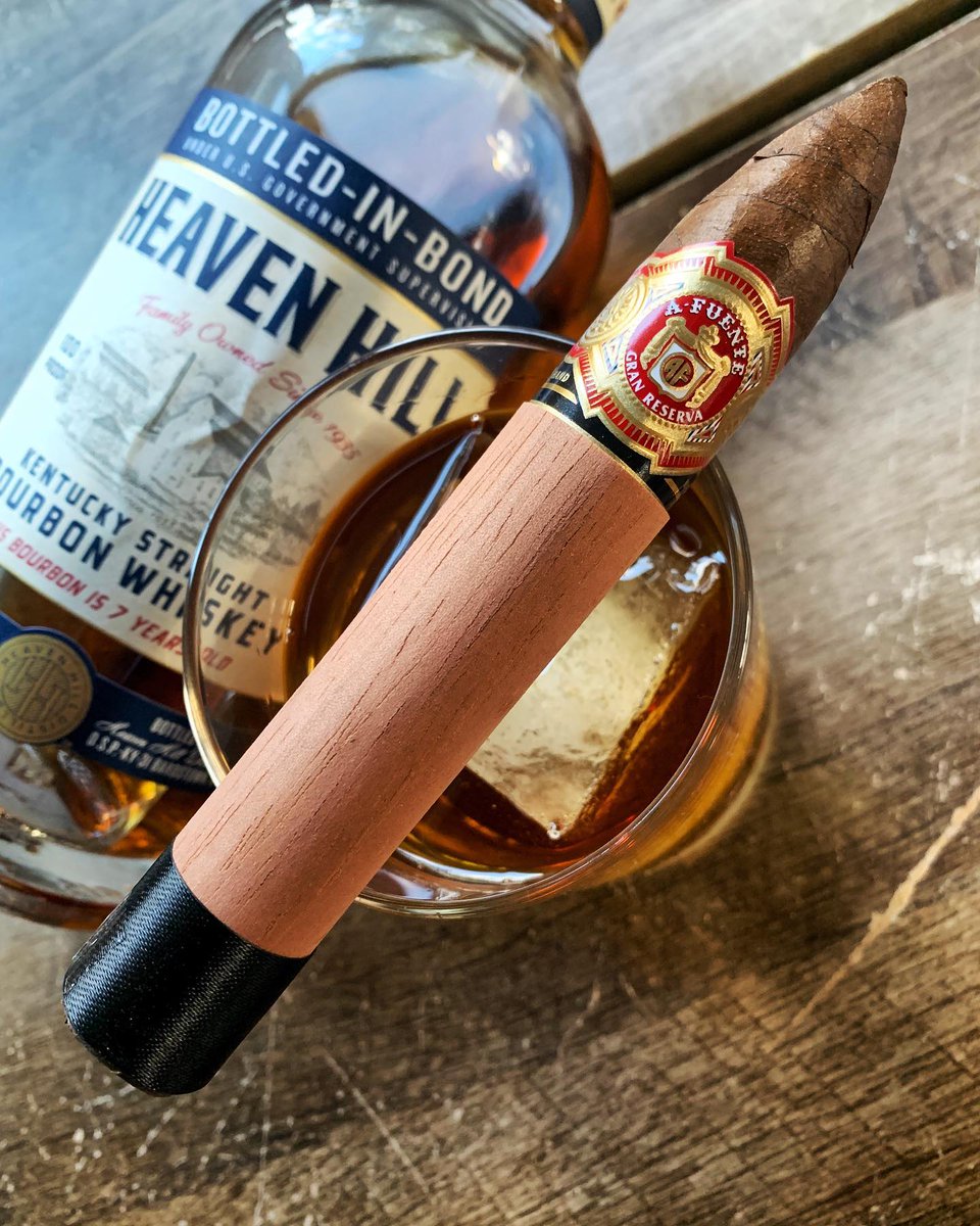 Happy Fuente Friday! Pairing the exquisite Fuente Gran Reserva with Heaven Hill Bourbon Whiskey creates a harmonious symphony of flavors. The smooth, rich notes of the cigar beautifully complement the warm caramel and oak tones of the bourbon. Will you try this pairing?
