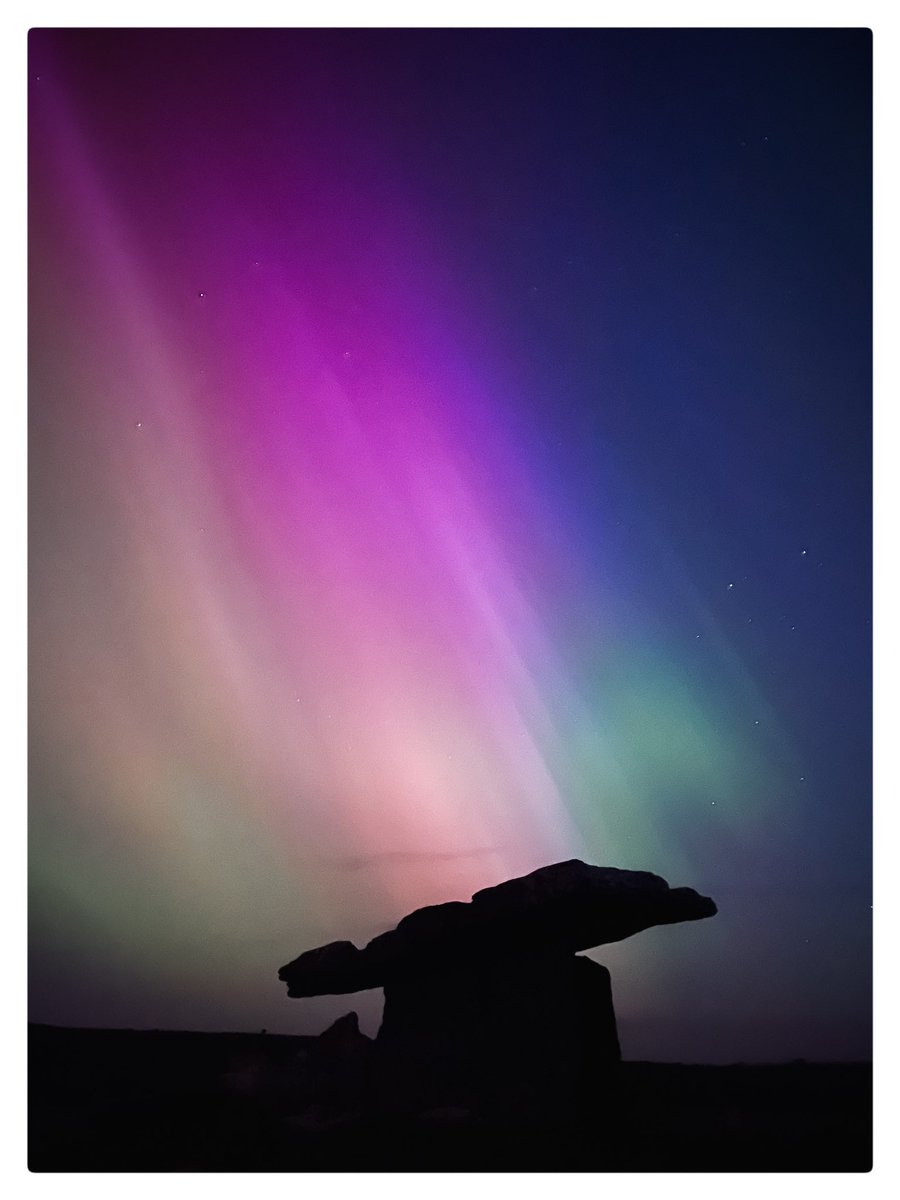 One of the most incredible nights ever! I headed to the Poulnabrone Dolmen for a photograph and realised lots of people had the same idea 😂#aurora #Auroraborealis #solarstorm #shotoniphone 😍