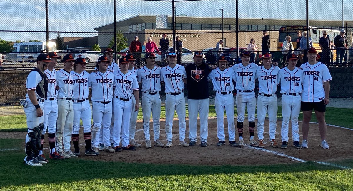 Tigers fall in series finale to Batavia.
John Jensen big HR💣
Huge thank you to a wonderful group of seniors and parents. 
14 great representatives of Tiger baseball!!