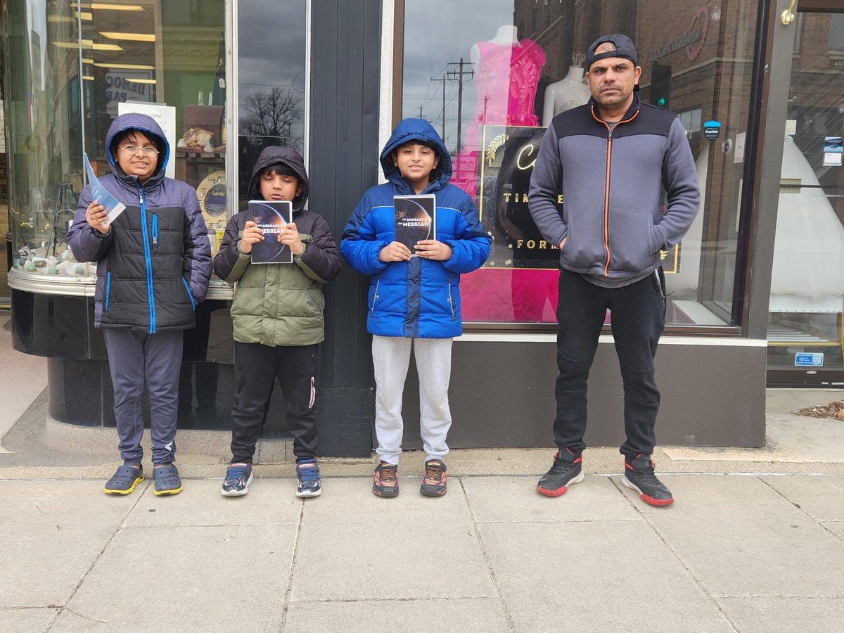 A few weeks ago #MuslimYouth from #Oshkosh participated in flyer distribution in downtown Oshkosh