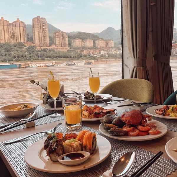 A place where you choose your breakfast. On-board our vessels! 💫 🌊 🛳️ #ChinaTravel #YangtzeRiver #CenturyCruises 🌏 #TravelGoals #ChinaHolidays
