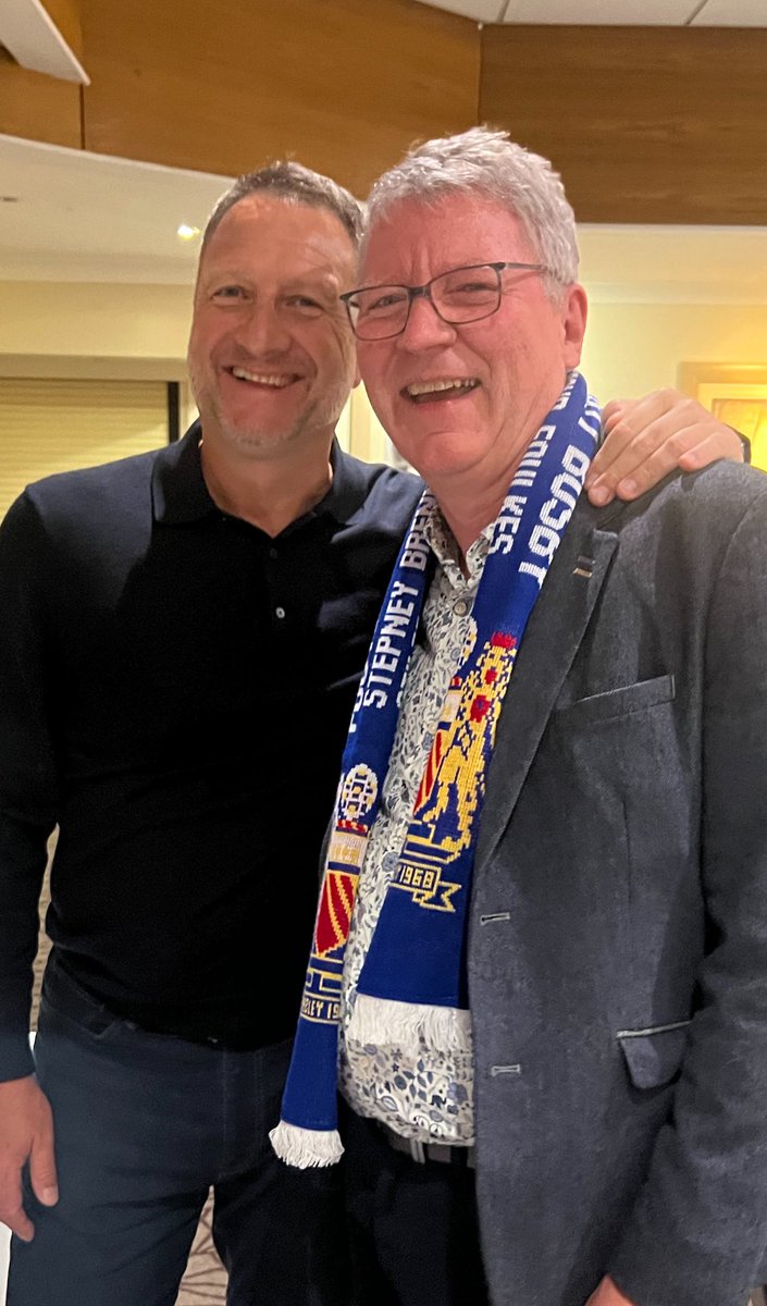 Here I am tonight with 1990 FA Cup winning goalscorer, Lee Martin whilst wearing my raffle prize of a 1968 European cup winning scarf. Fantastic night all round! #MUFC #UTFR #GGMU #ManchesterUnited