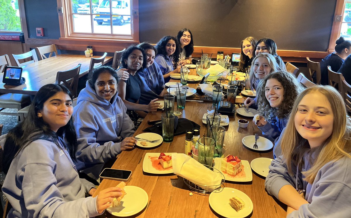 Celebrating the end of our season and why are the breadsticks  @olivegarden EXTRA delicious when you’re  really tired? 😴🥖
While we fell short of our @IHSAState goals, the coaches agree: ANY day spent with these athletes feels like a BIG win. Proud of our kids…always. 🥹🏸🧡👏