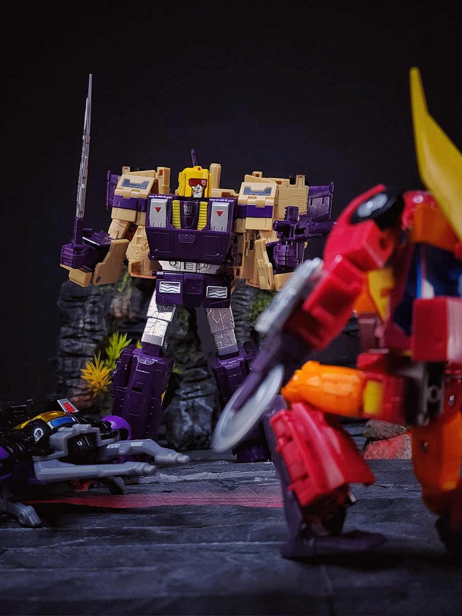 Time for Round 2, Auto-brat
#transformers #decepticons #toyphotography #toycollector