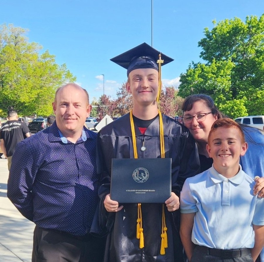 LucasWitte32's tweet photo. The best (and worst) decision I've made probably ever was to get  40 credits in a just under year and a half to graduate with an associates degree before I graduate from high school.
Graduating with a 4.0 GPA makes me summa cum laude of my class! https://t.co/On3jLJJ4lf
