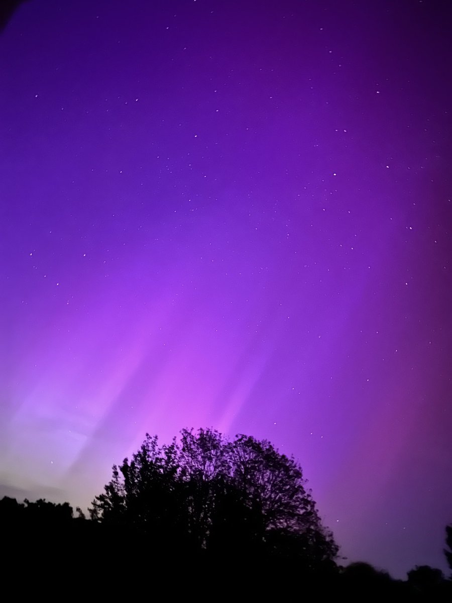 OMG! Never seen the Northern Lights here before… wow!