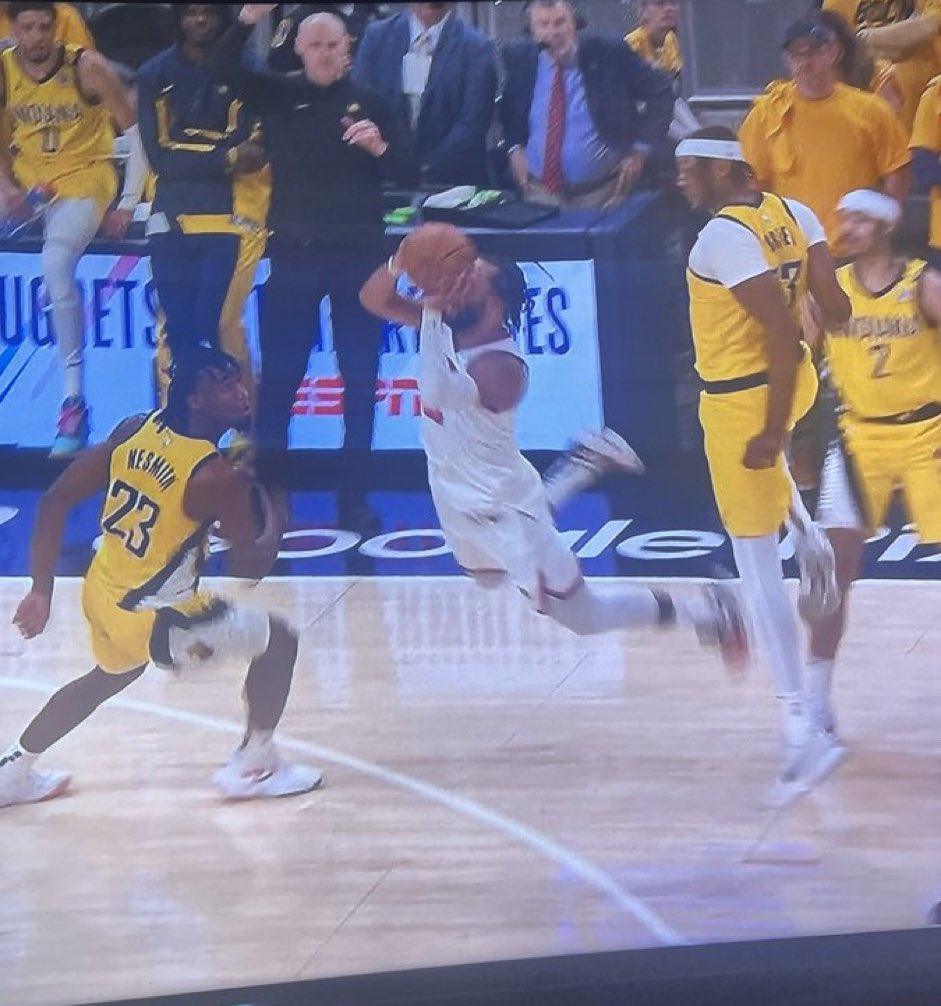 Brunson really just tried to flop with the game on the line instead of just shooting the ball...

Then proceeded to scream at the refs for 2 straight minutes, even after the game was over, claiming this was a foul

I've lost all respect for him this playoffs