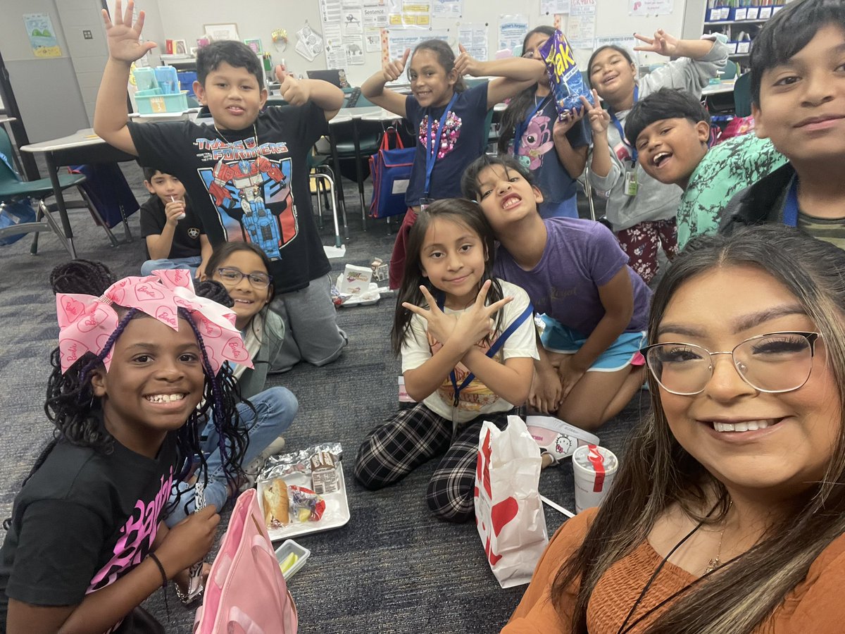 These sweet third graders used their leopard loot to have lunch with me today! Love connecting with our leopards 💛🐆 #BetterTogether