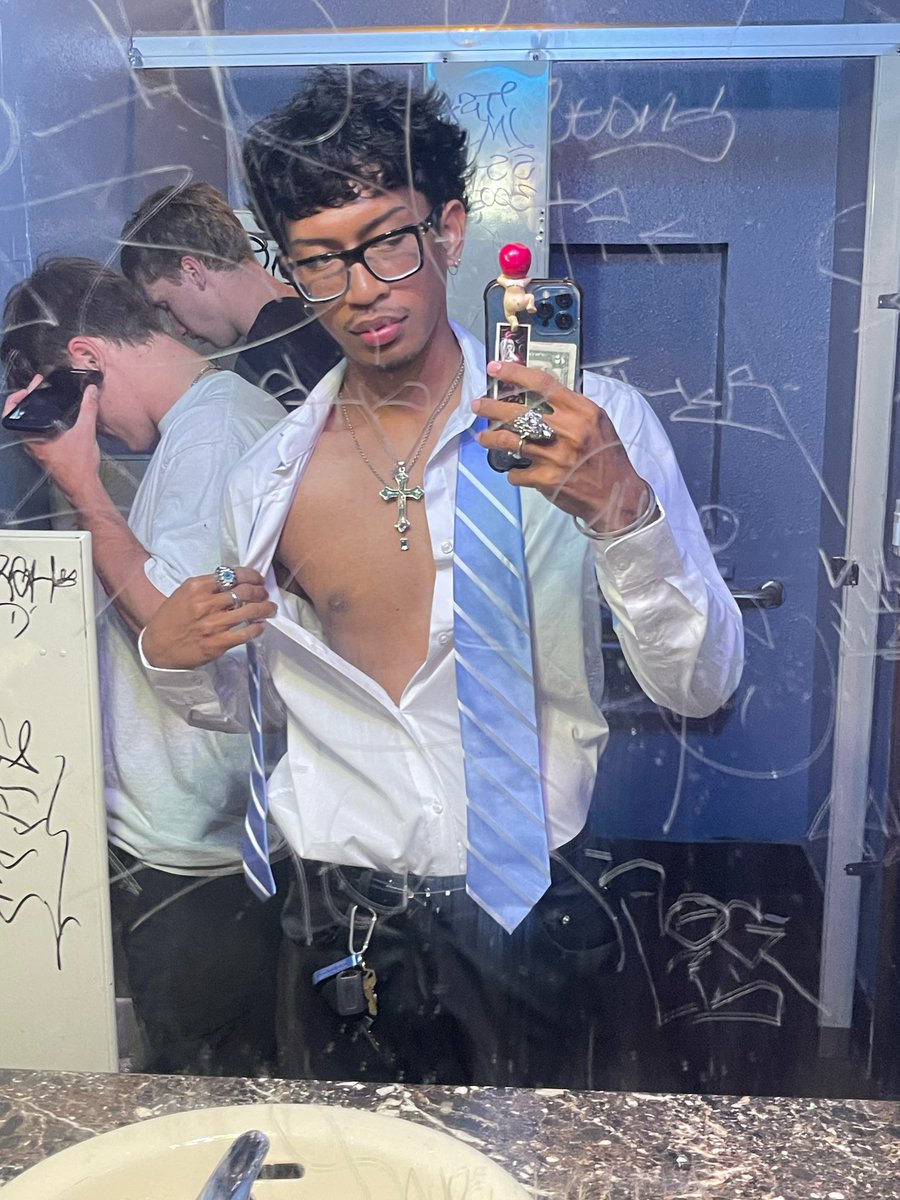 cavemanjjay's tweet photo. im the baddie and the ceo https://t.co/W3h0vi6LQZ