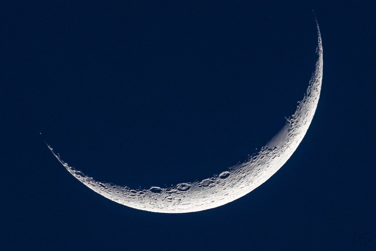 Check out tonight’s moon! Waxing Crescent phase 7% illumination. Beautiful night! 🌙💕☺💕🌙 #waxingcrescent