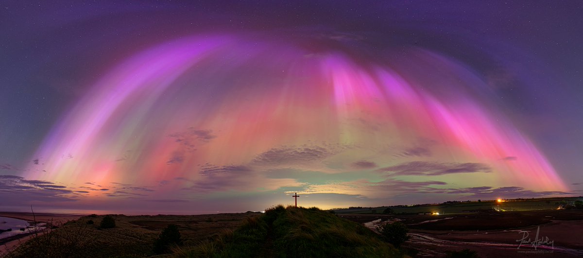 Quite literally, a biblical Aurora Borealis display tonight. I really hope you all got to see/photograph this once in a lifetime event.
[Church Hill - Alnmouth, Northumberland]
@bbcweather 
@guardian 
@N_landCouncil