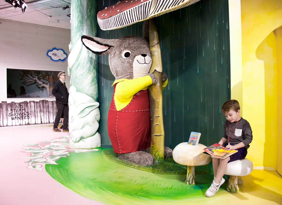 Bagaimana kalau kamu bisa masuk ke dalam buku yang kamu baca?

'The Rabbit hOle' adalah sebuah pameran yang didasarkan pada buku-buku anak. Pengunjung dapat melihat langsung tokoh-tokoh yang tertulis dalam buku.

Pameran ini digelar di Kansas, Amerika Serikat, sejak 27 April lalu