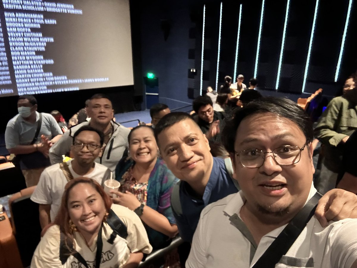SiJoeSnow's tweet photo. Nakapag-movie date night! A big thanks again #TheMorningRush @20thCenturyPH special mention to @butterbaby30 &amp; @hazelhottie

 @yontefian @chicogarcia @antonvil77 @Juice_Blank @ginoboi @suzy899 nice seeing you all again. #KingdomOfThePlanetOfTheApes #TMRxBNO https://t.co/TAkZl4fp1x