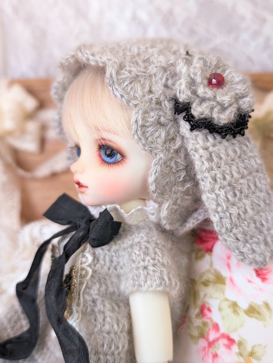 chaton_queue18's tweet image. うさぎ🐰になった青い鳥くん🐦