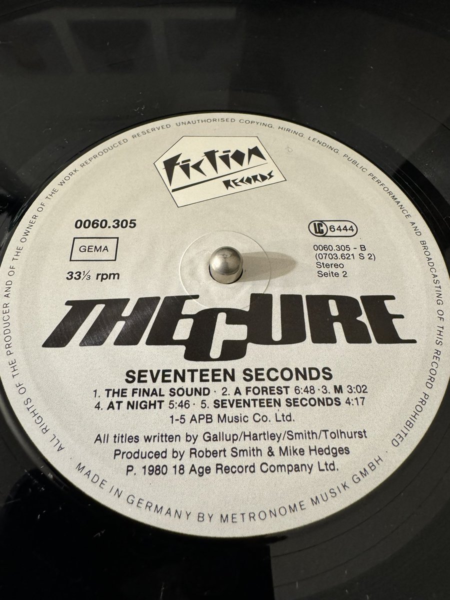On this day in 1980 No 22 UK Album Chart The Cure “Seventeen Seconds” IMHO album is perfect and has to be played in full to get the full effect. However my choice has to be “A Forest” what you going for? #1980s #TheCure @jillwebb2005 @nikidoog @CarolynPPerry @blackenrho