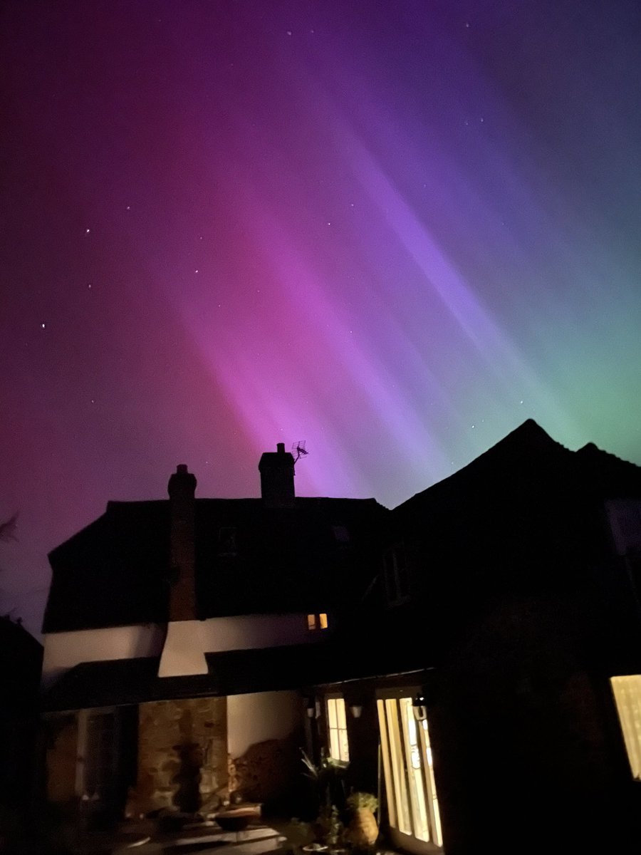 Not what you generally expect in West Sussex #Auroraborealis #cosmicstorm #aurora