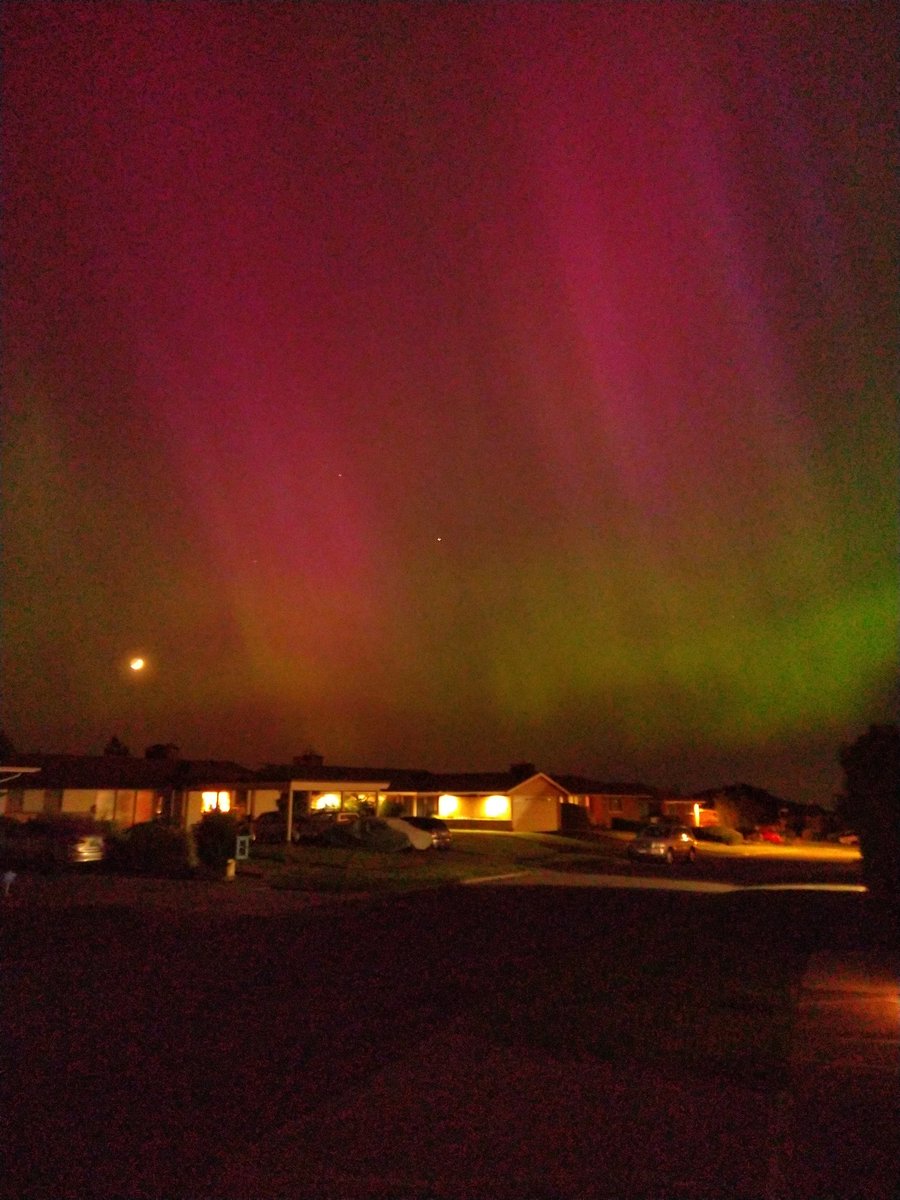 Seattle aurora coming in strong