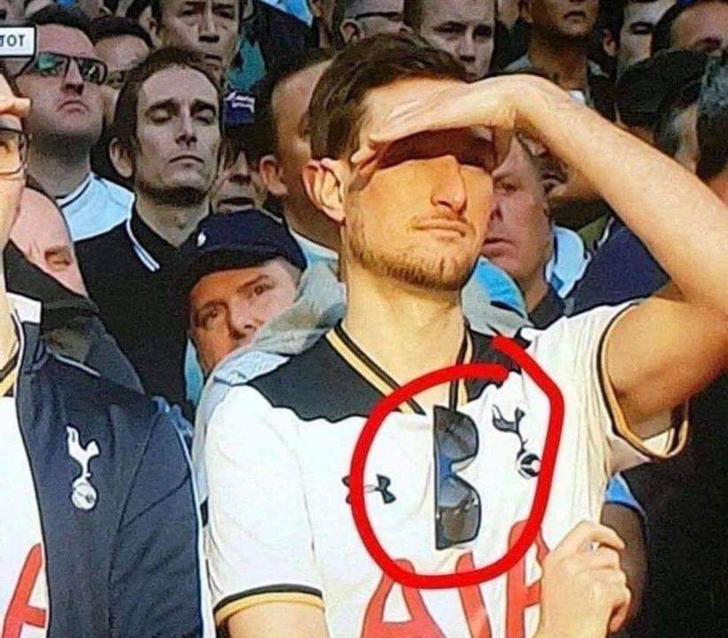 Gözlük aksesuarmış.😂 #TottenhamHotspur #Footballfans