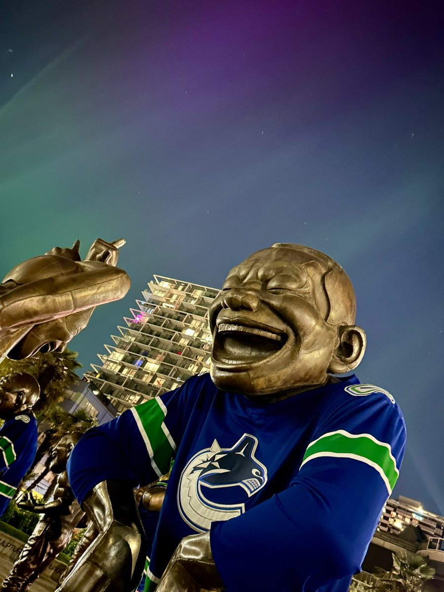 osalvas's tweet image. #Auroraborealis #canucks