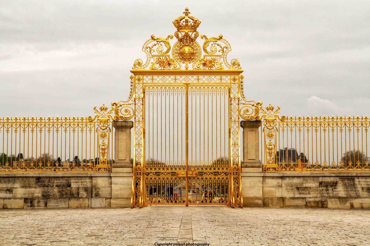 Les grilles du château de Versailles 

#jmlpyt #versailles #francemagique #france #visitfrance #visitparis #chateau