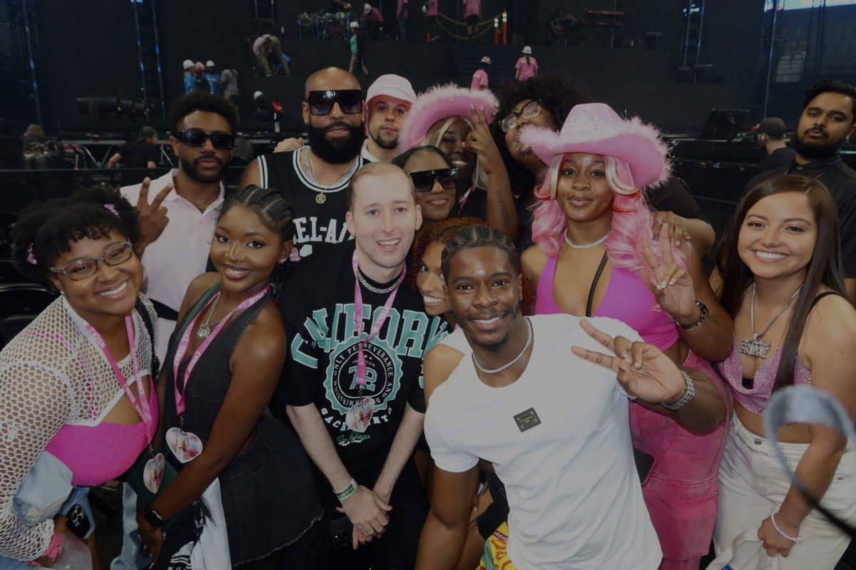 Team Minaj lit up Dallas 🔥🔥🔥 #GagCityDallas