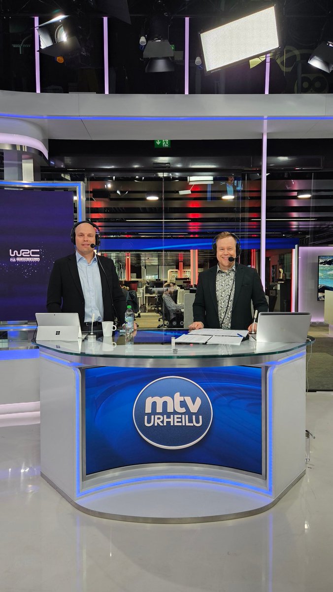 Kuuma sekuntitaistelu Portugalin #mmralli:ssa jatkuu! 🇵🇹 Studion lauteilla aamuvuorossa kera <a href="/rikutahko/">Riku Tahko</a> 🏁 #RallyPortugal #WRC