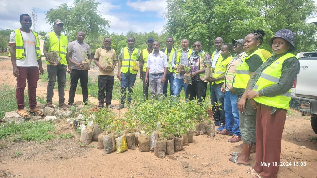 1/2 KeNHA North Eastern team, together with NEP Technical engaged in a tree planting initiative. The team planted 200 trees, including 50 fruit trees. Subsequently, the KeNHA team extended their efforts to Garissa County General Hospital, where 100 neem trees were planted.