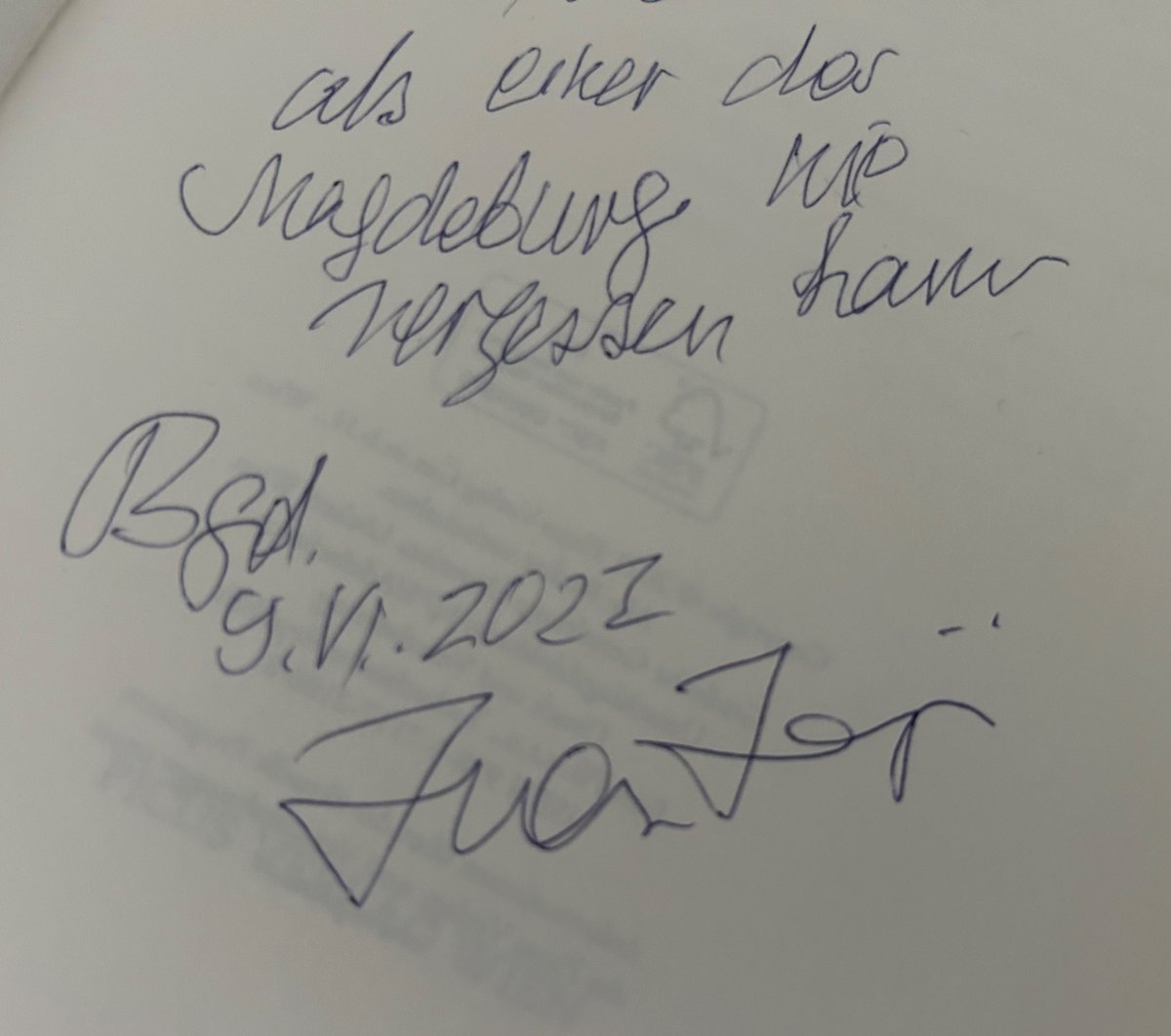 Ivan Ivanji bezeichnete sich als einen, «der #Magdeburg nie vergessen kann. » Unsere Demokratie ist stabil, wenn wir vermeintlich « kleine «  Tatorte lebendig erinnern, wenn die Strassen « nebenan » die Namen von Überlebenden tragen & die Instagram-Generation digital erinnert.