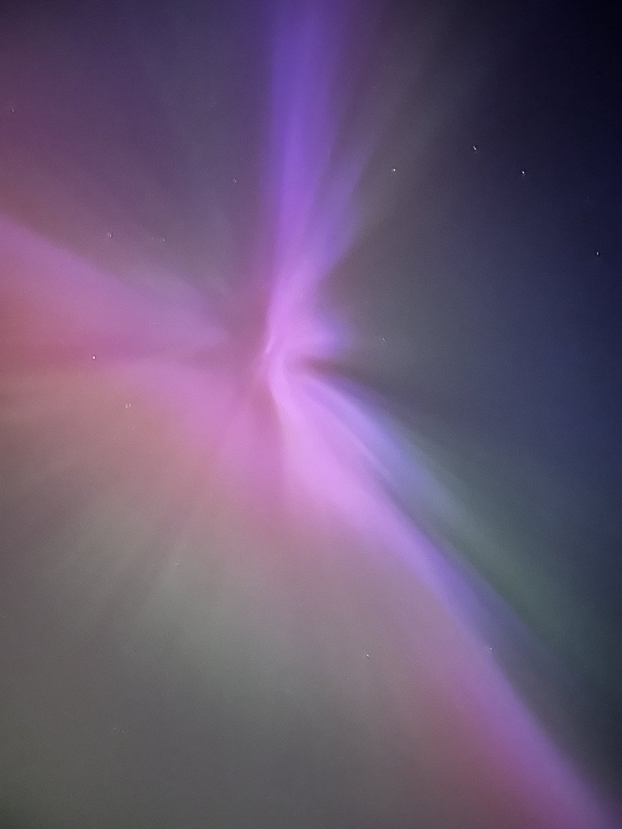 Morning all! I’m hiking in North Yorkshire and staying at a pub with very little light pollution. Strange that you can barely see northern lights colours with the naked eye or old one lens mobiles but with the more recent mobile phones you can see so much more. Happy weekend!