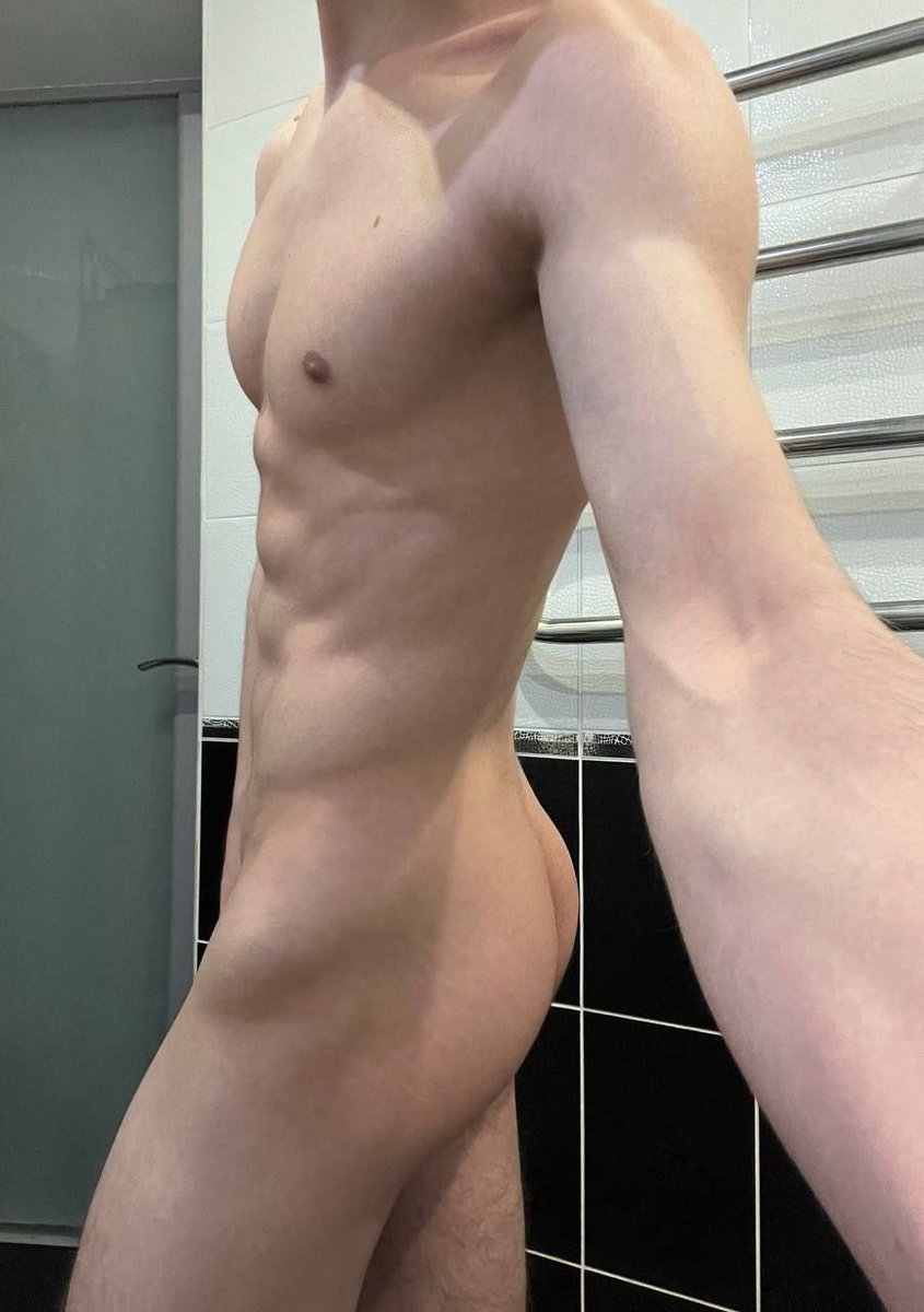 Buongiorno Porconi
Stamattina chi viene a farmi compagnia in doccia?🍆💦