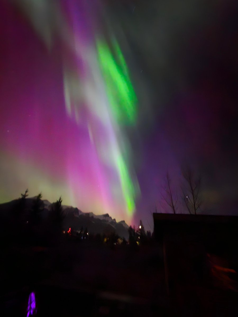 WoodRestaurant's tweet photo. Whoa, Canmore is putting on a show tonight! The Northern Lights are dancing and shimmering over the majestic mountains in an awe-inspiring display of natural beauty. 🌌✨ #TheWood #WoodRestaurant #NorthernLights #CanmoreAdventures #NatureIsMagic #Canmore https://t.co/89Utf4nnEC