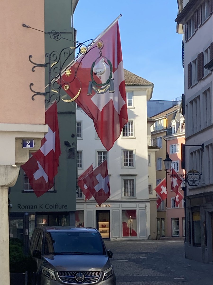Feiert die Schweiz den Nationalfeiertag? Oder einen neuen Sieg über die Habsburger? Nein, so sieht es hier immer aus.