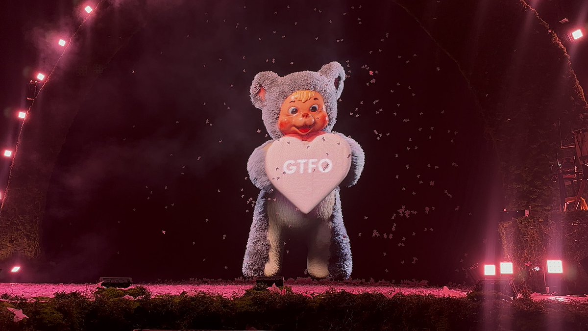 LlVlNGDECEASED's tweet photo. ☹️ Melanie Martinez didn't perform the following songs on “The Trilogy Tour”:

Training Wheels, Tag You're it, Milk and Cookies, Pacify Her, Mrs. Potato Head, Teddy Bear, Cake, The Principal, Drama Club, Orange Juice, Detention, Recess, POWDER, PLUTO, MILK OF THE SIREN. https://t.co/t3wSOAjcYa
