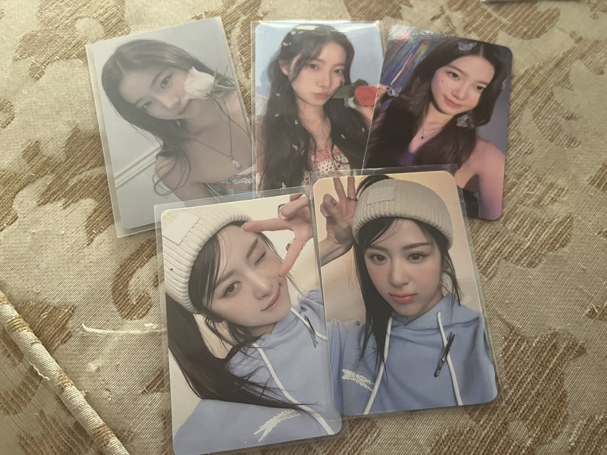 WTS!! Lesserafim kazuha wvs pob set Rm80 🎀
🎀Onhand 
🎀Exclude local postage
(Rm8.4 wm,Rm13.4 Sarawak,Rm15.4 Sabah)
#pasarlesserafim #kazuha #yunjin