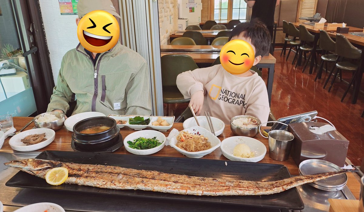 tlrdl's tweet photo. 용궁사갔다가 근처에 #제주항통갈치
와우~! 크다~~! https://t.co/NqPBISTPED