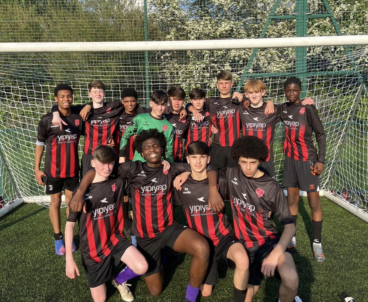 Into the Manchester Catholic Schools final they go! 🙌 4-2 winners on penalties gave them the semi final win against a tough BTH side. Well done boys, we can’t wait to watch you in the final! 🍀⚽️@NewmanRC_Head @NewmanRCCollege @mr_collinge