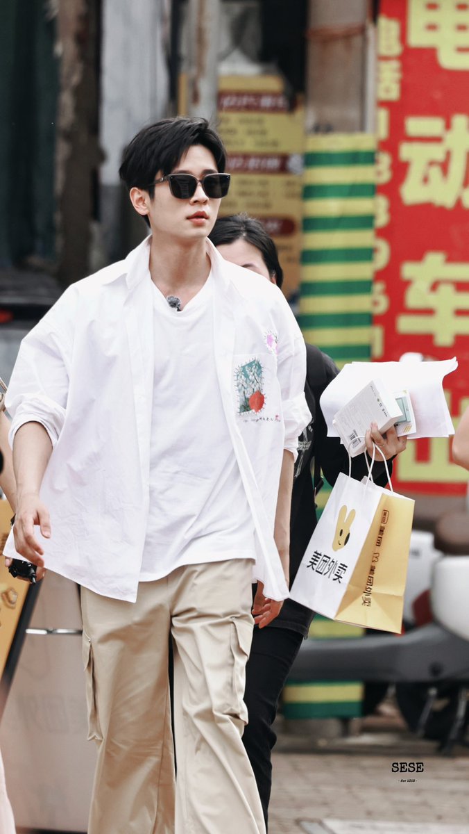 1812lllllleiiii's tweet photo. อหหหหหหห หล่อชิบหายเลย

#เฉิงเหล่ย #ChengLei #丞磊
#旅行任意门 https://t.co/5jAt29dHU7