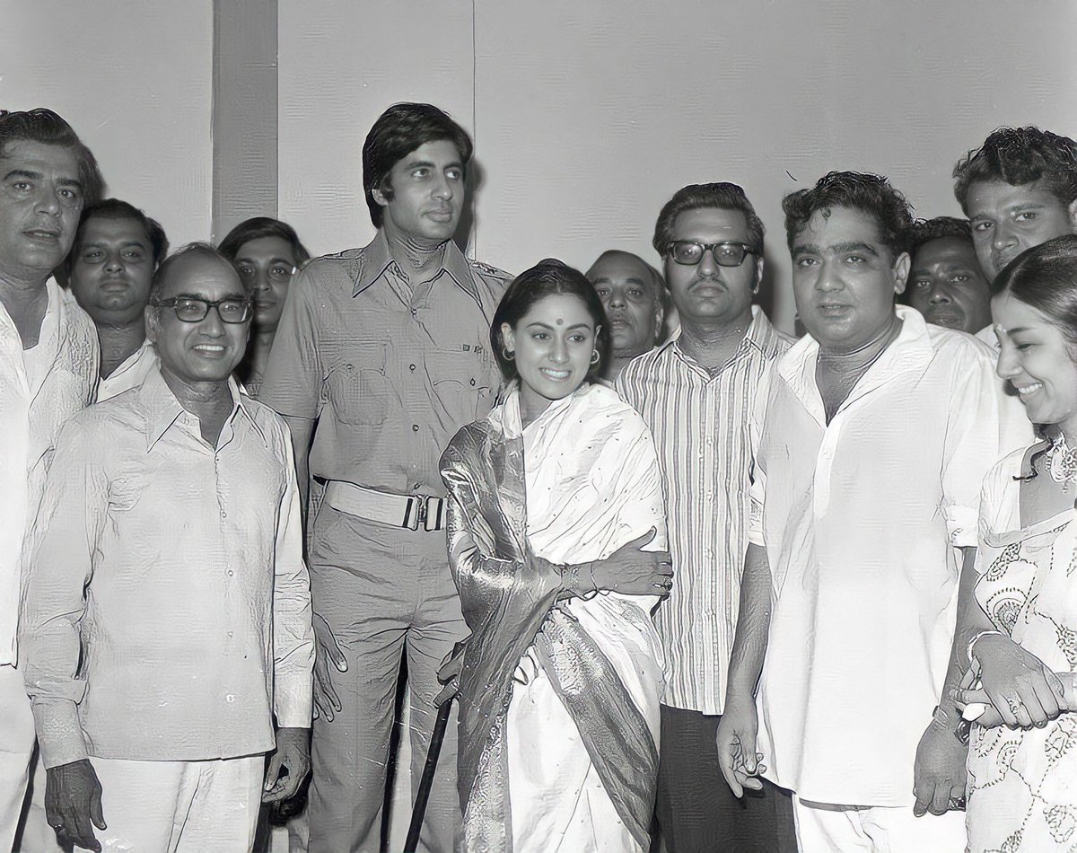 Today marks the 51st anniversary of the release of the iconic film #Zanjeer (11/05/1973). Directed and produced by Prakash Mehra and written by Salim-Javed, the film starred Amitabh Bachchan, Jaya Bachchan, Pran, Ajit Khan, and Bindu. Released at a time when India was facing