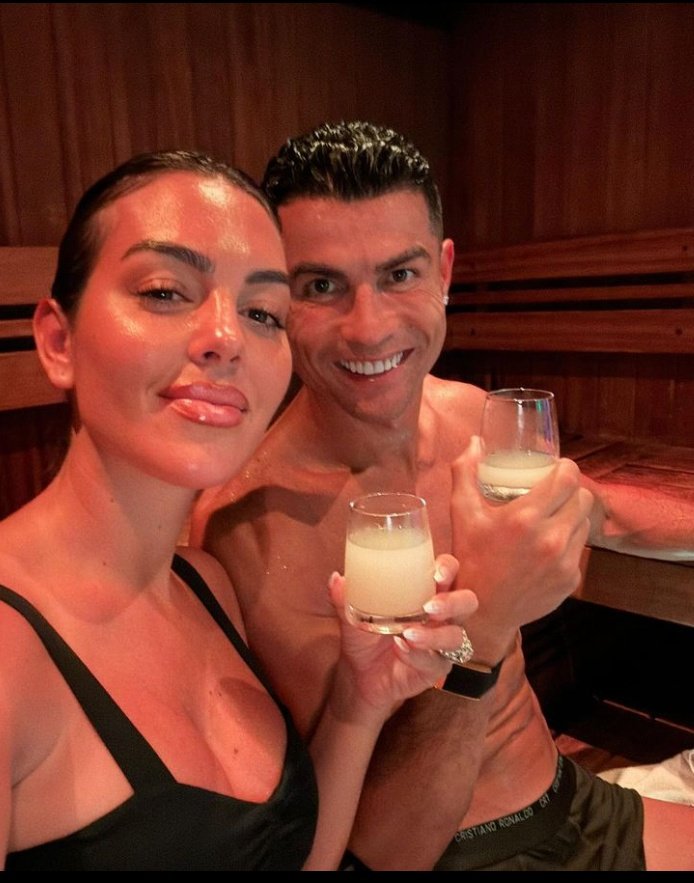 Beautiful Moments Of Cristiano Ronaldo and His Girlfriend Georgina Rodriguez 💋 A Thread 🧵