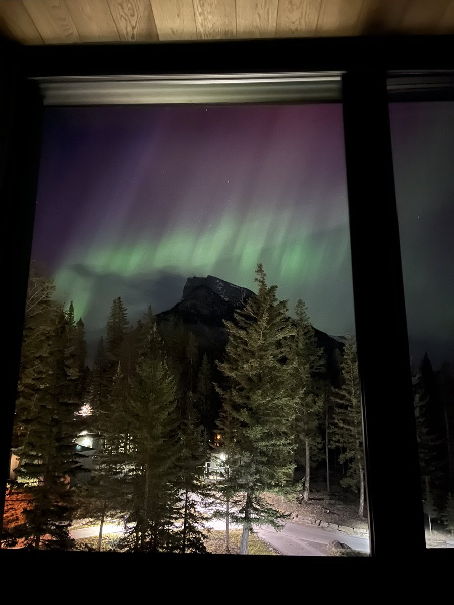 Oh wow. 😳 The show continues from my room. Different POV from outside. 😍 #Auroraborealis #Banff #awesomeness