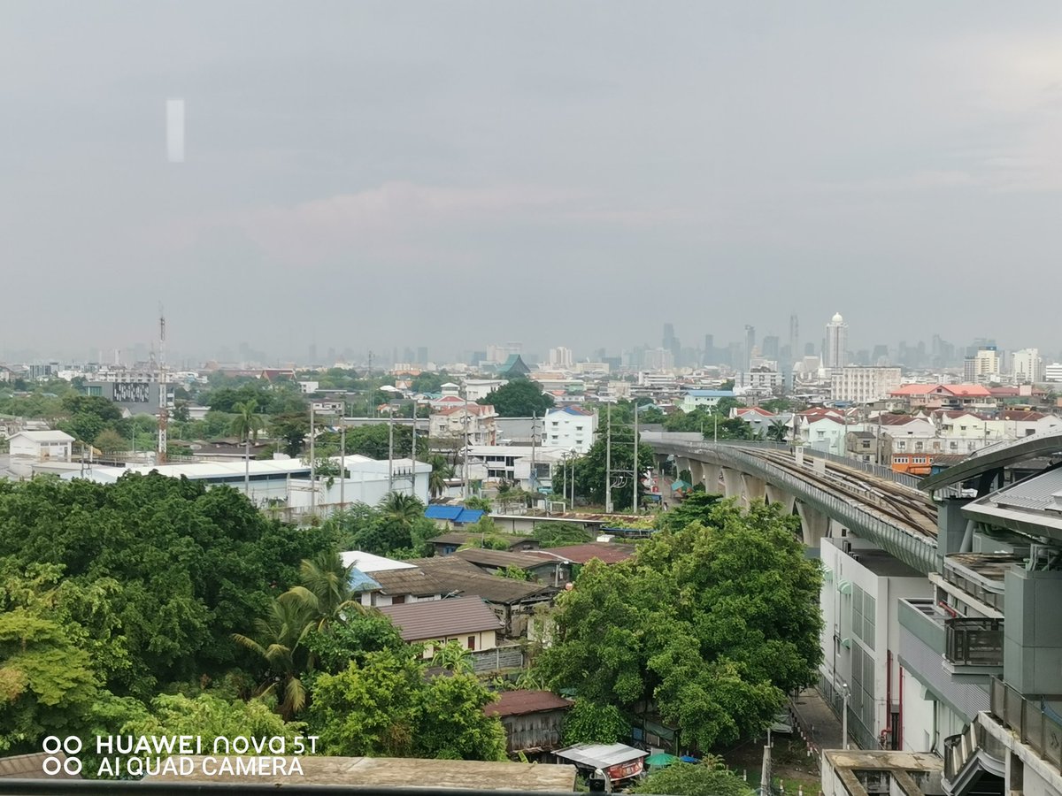 กรุงเทพฯเมืองฟ้าอมรปกคลุมไปด้วยฝุ่นพิษ​ ฝนตกยังอนาถขนาดนี้​ตามภาพขาวโพลน​ กรุงเทพยุควิบัติจริงๆ