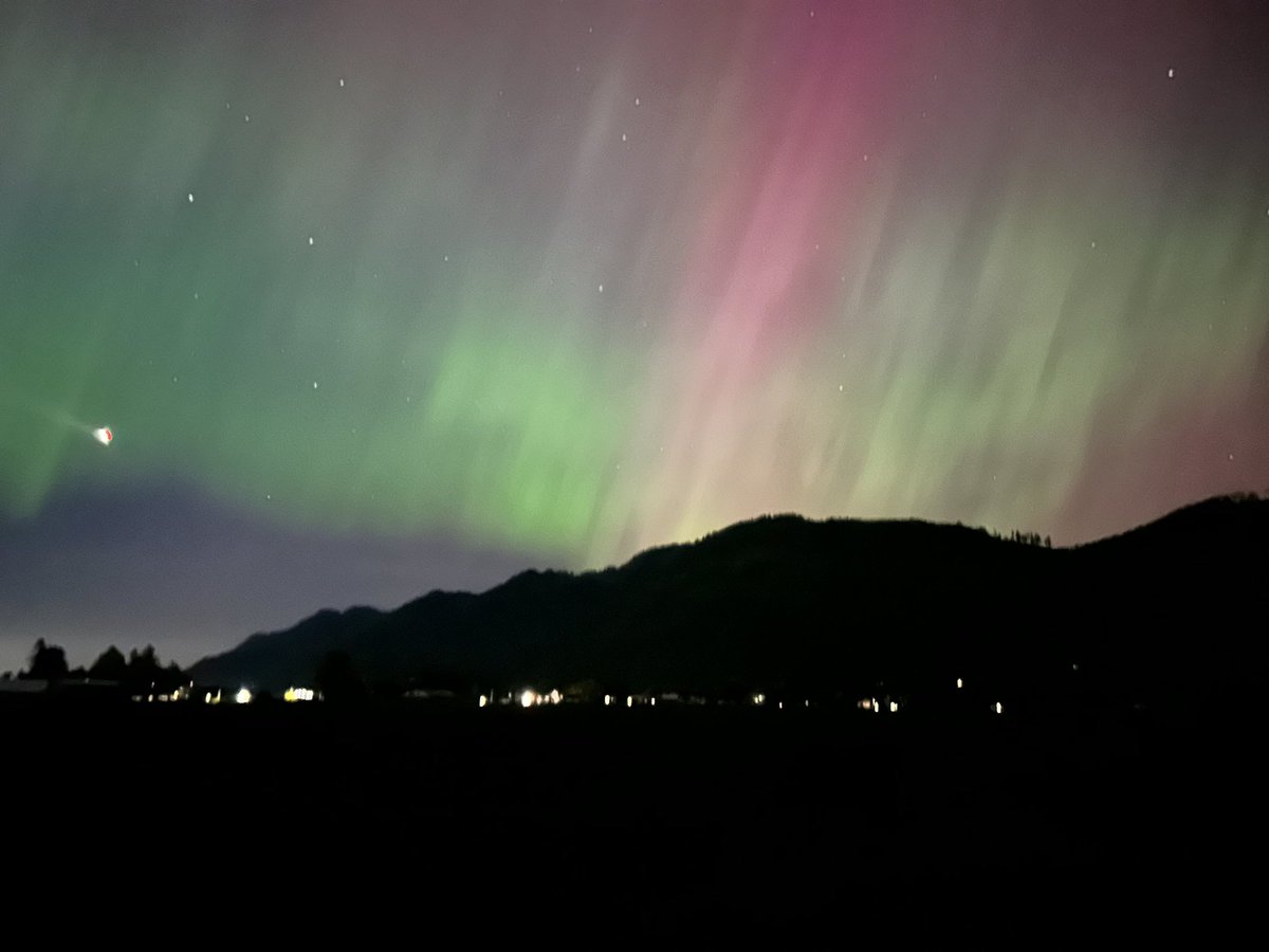 Amazing light show tonight, great viewing out in the #fraservalley #Auroraborealis #604 #Vancouver
