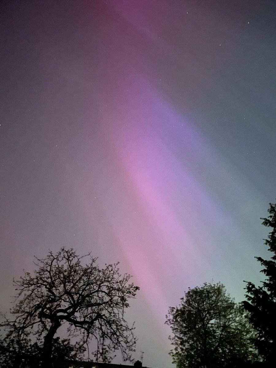 Stephen__Butler's tweet photo. Last night managed to capture the #Auroraborealis from our back yard here in London. These are 3 sec exposures using my phone and not edited. #NorthernLights https://t.co/duqVZHM1o1